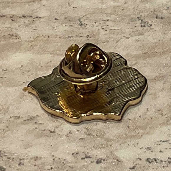 Vintage Pink Enamel Rose Tac Pin 1” across - Picture 2 of 4